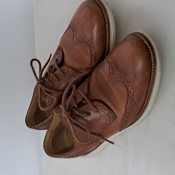 Cole Haan Lunarlon brown leather wing tip size 8 1/2 shoes. - Picture 3 of 8
